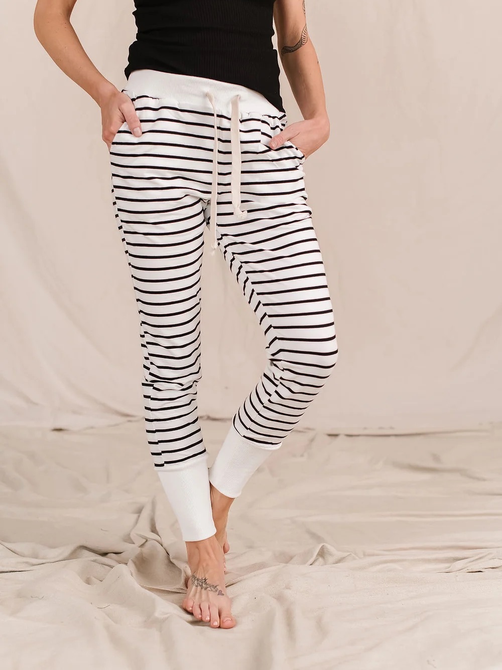 Ampersand Avenue Striped Knit Jogger Pants - White/Black - Size S, M